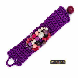 Bracciale all'uncinetto con pietre naturali e perle