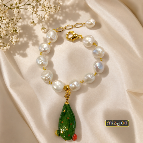 Bracciale con perle e ciondolo in ceramica - immagine 2