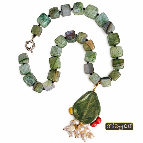 Collana in Agata Verde con ciondolo Fico d’India e Perle